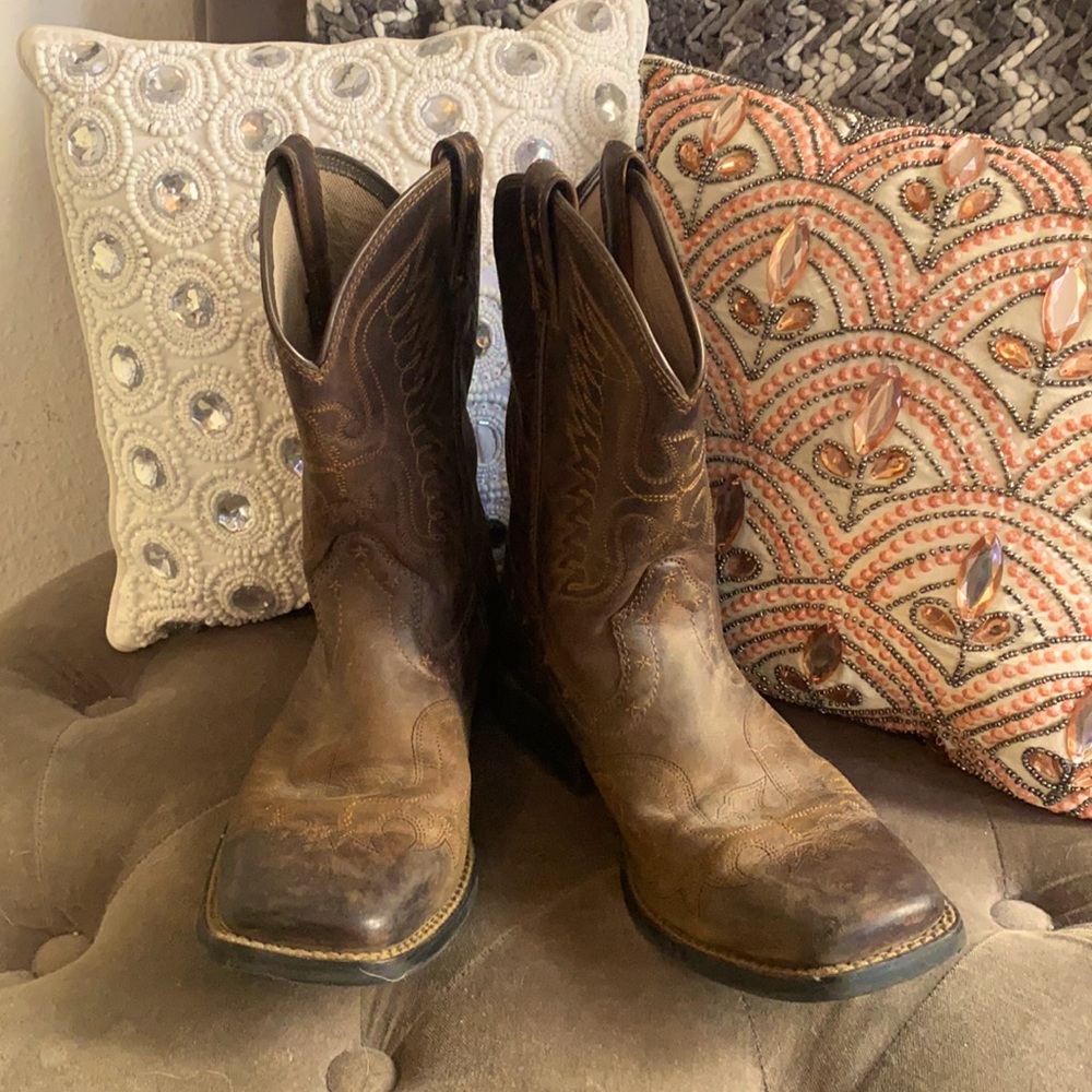 Ariat boots. In excellent condition!